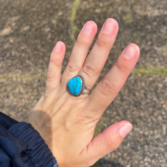 Gorgeous Turquoise Sterling Silver Statement Ring - Picture 13 of 15